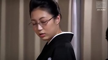 寝たきり旦那の介護をする三十路ドスケベ熟女の裏切り性交渉
