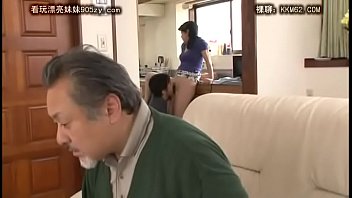 父親にバレない様に絡み合う母子の近親相姦