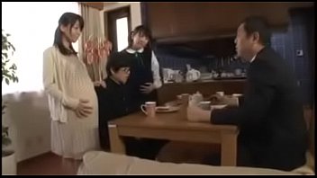 中出し近親相姦で性教育する巨乳美熟女な母親