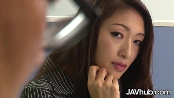 巨乳美熟女OLがオフィスでこっそり生ハメセックス