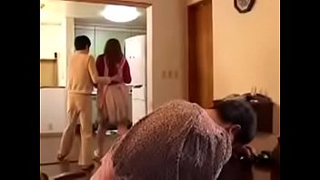 旦那にバレない様に息子と近親相姦する熟女お母さん