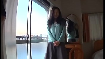 個人撮影中出しで絡み合う素人三十路熟女のエロビデオ