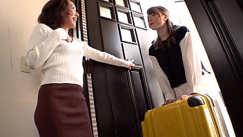 旦那の教え子留学生とレズセックスで絡み合う四十路熟女