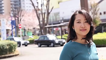 離婚後の資金を貯める為にAVで不倫生ハメするパイパン素人人妻