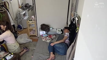 年下男に口説かれて中出しさせる四十路熟女家政婦