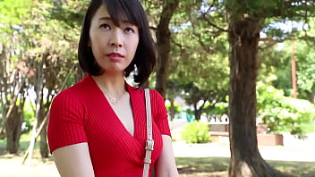 他人棒に欲情しまくり喘ぎまくる素人淫乱妻の不倫エロ動画