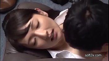 バイト先の控室で同僚と不倫する巨乳若妻のエロ動画