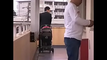 男達に弱みを握られ性奴隷にされる母乳が溢れる貧乳若妻のエロ動画