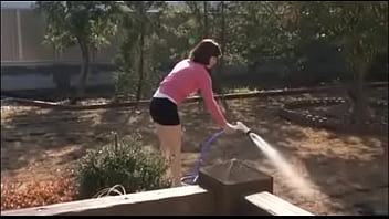 自分の下着でオナニーする若い男のちんぽを咥える四十路の人妻