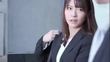 働く若妻がレイプされ同僚のおじさんの性奴隷にされるエロビデオ