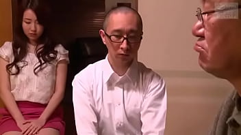 浮気が義父にバレ全裸でおまんこ魅せつけ誘惑する若妻