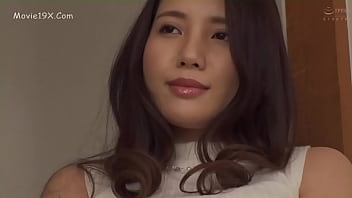 義父と連続生ハメで中出しさせる淫乱若妻のエロビデオ