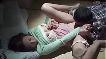 パイパンおまんこ三十路の人妻の中出し不倫セックス