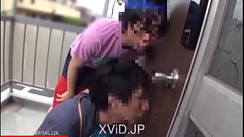 息子の担任と性行為する巨乳デカ尻お母さんのエロ動画