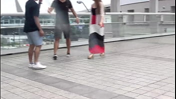 長身巨乳の五十路熟女が激しくピストンされておまんこ濡らすエロ動画