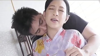 モザなしおまんこ丸出しで中出しさせる五十路熟女の無修正動画