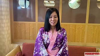 四十路の素人人妻がコスプレハメ撮り不倫で絡み合うエロ動画