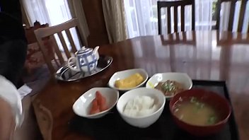 爆乳デカ尻熟女なメイドが性的ご奉仕する裏ビデオ