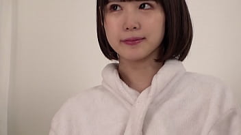2人の男に欲情生ハメ3Pで連続中出しさせる若妻のエロビデオ
