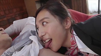 新郎誘惑して中出しさせる三十路のドスケベ熟女のエロ動画