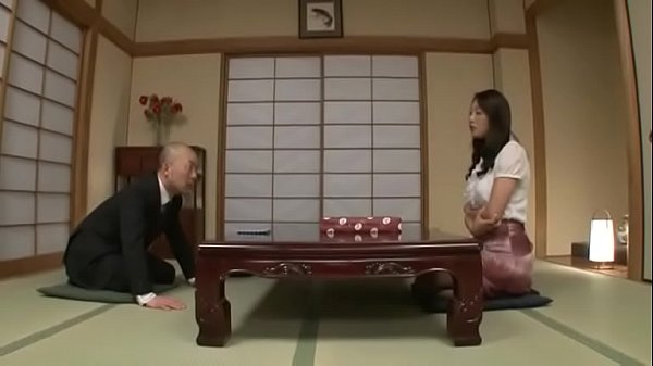 息子の友達にレイプされ教師の性玩具になる巨乳お母さんのエロ動画